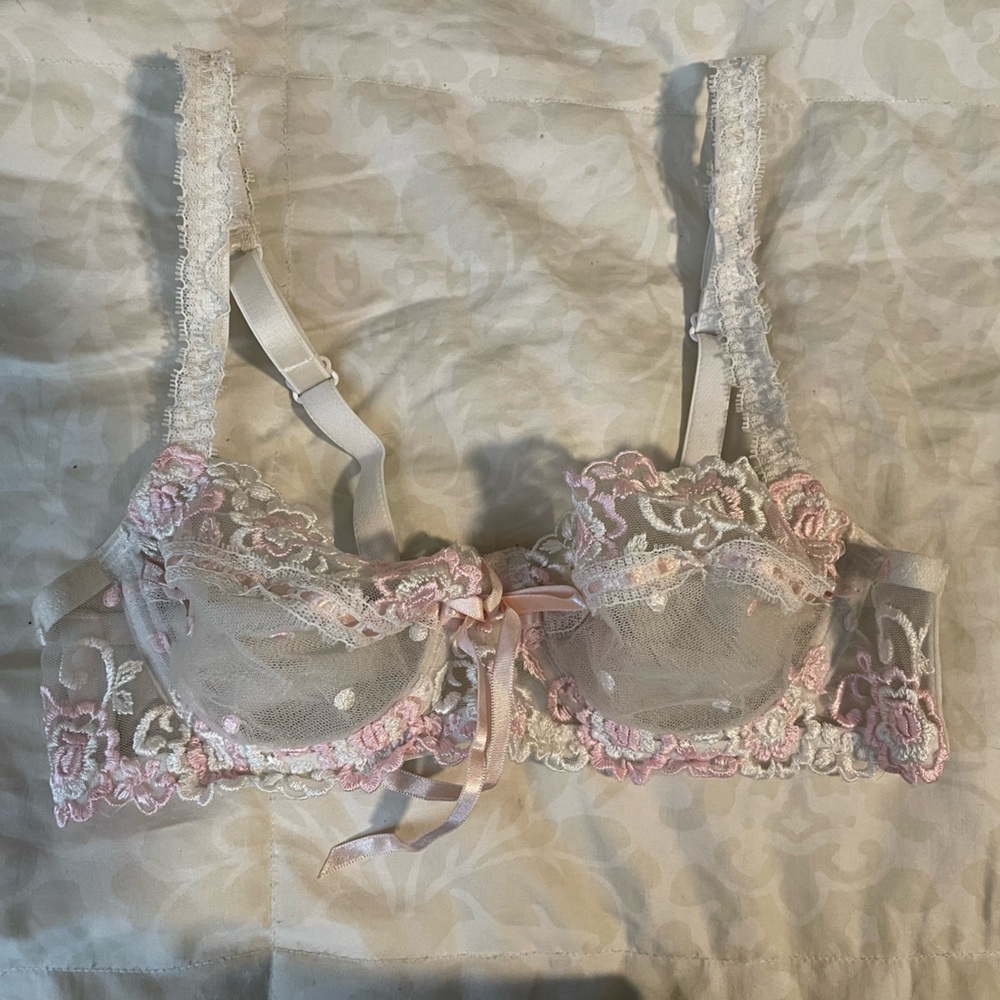 Jezebel lingerie lace bra